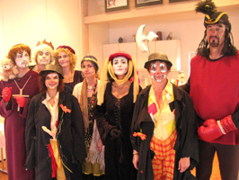 les commédiens en costume