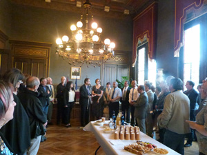 réception de la délégation à la mairie dans la salle des mariages