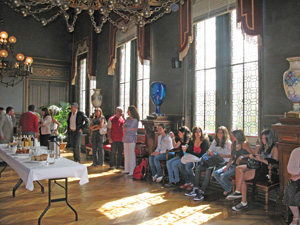 réception des jeunes à la mairie salle des mariages