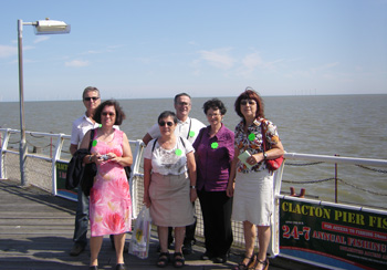 les participants sur le bord de mer