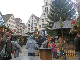 les stand et la place du marché