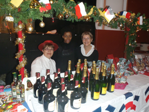 le stand du jumelage et nos trois représentantes