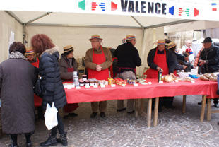 le stand tenu par les bénévoles