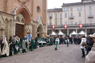 défilé traditionnel sur la place