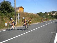 Les cyclistes sur la route
