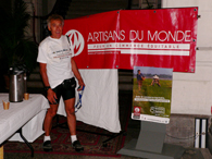jp roucoules devant affiche artisans du monde