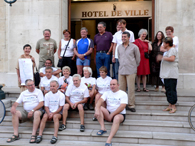 tout le monde sur les marches